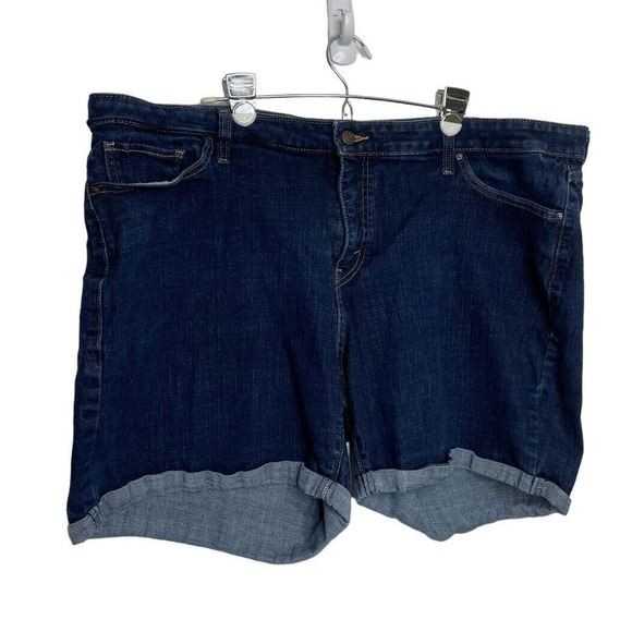 Levis Womens Shorts 24W Classic Bermuda Mid Rise Stretch Roll‎ Hem Dark Wash - Picture 1 of 7